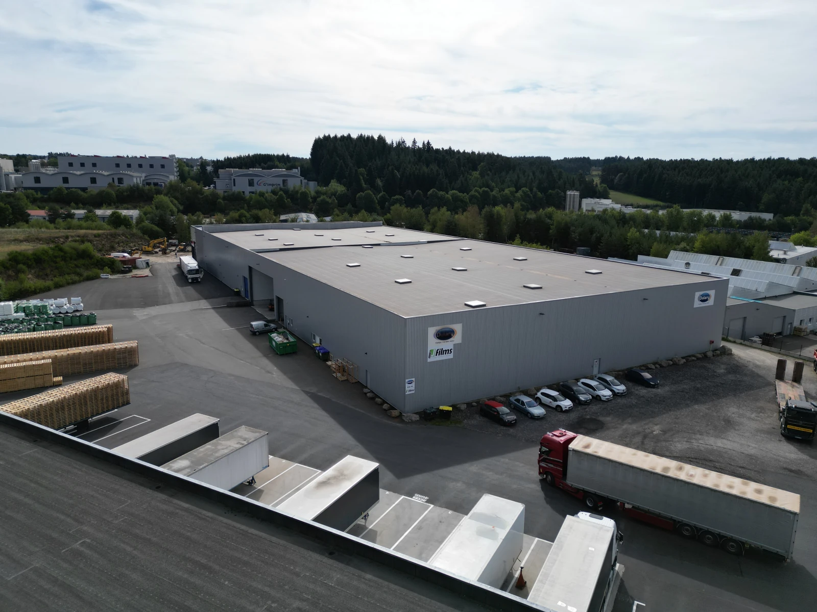 Vue aérienne du second bâtiment de stockage de LOGISTIC 43 à Sainte-Sigolène